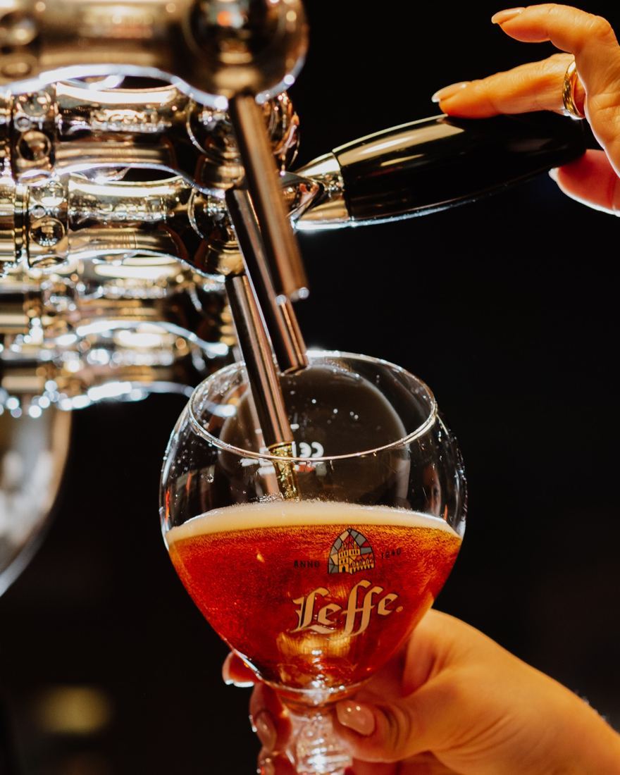Birra Leffe spillata al bancone