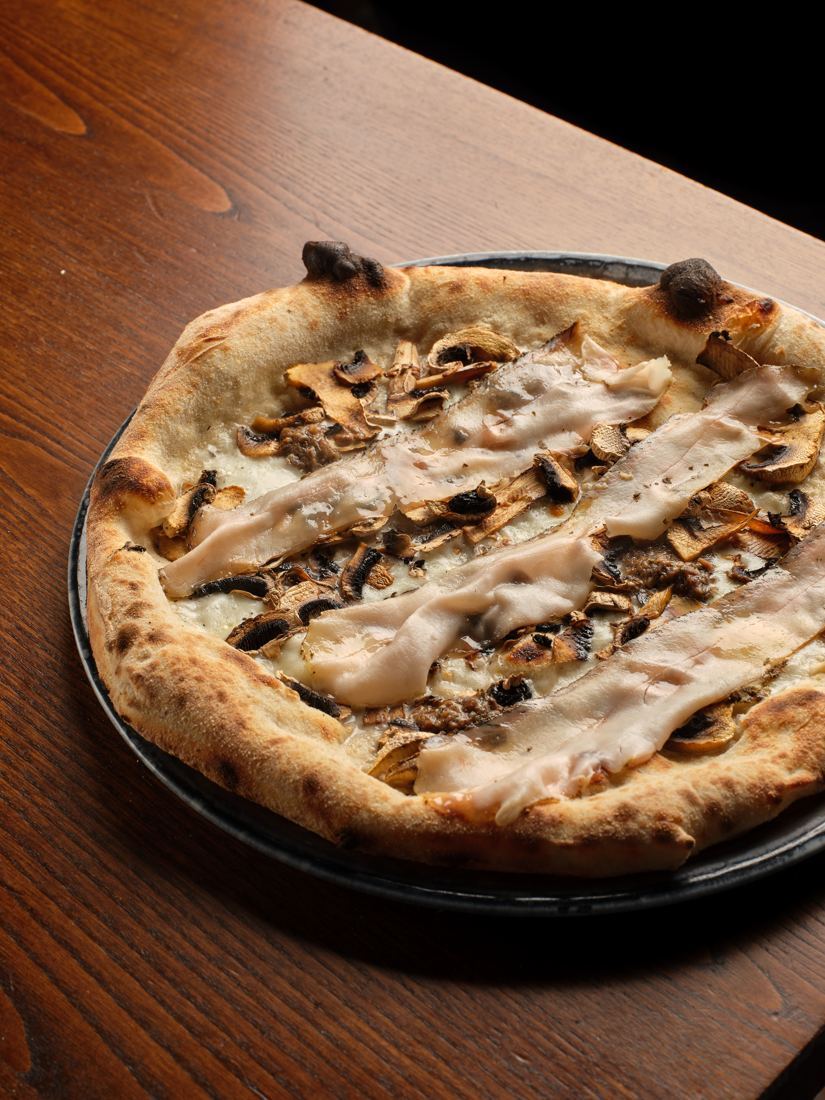 Pizza Fior di bosco con funghi e tartufo